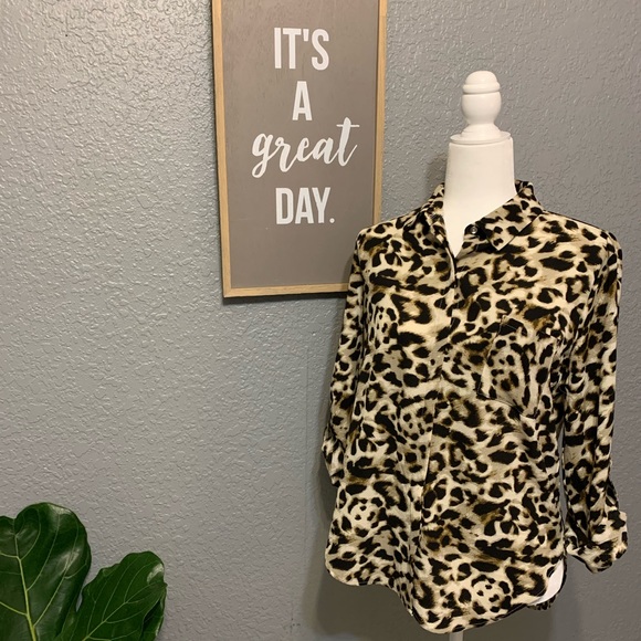 Lily White Tops - Lily White Animal Print Top ⚡️🐆